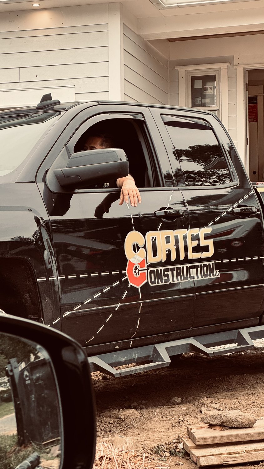 A Cortes machine on a More Life site, in color.